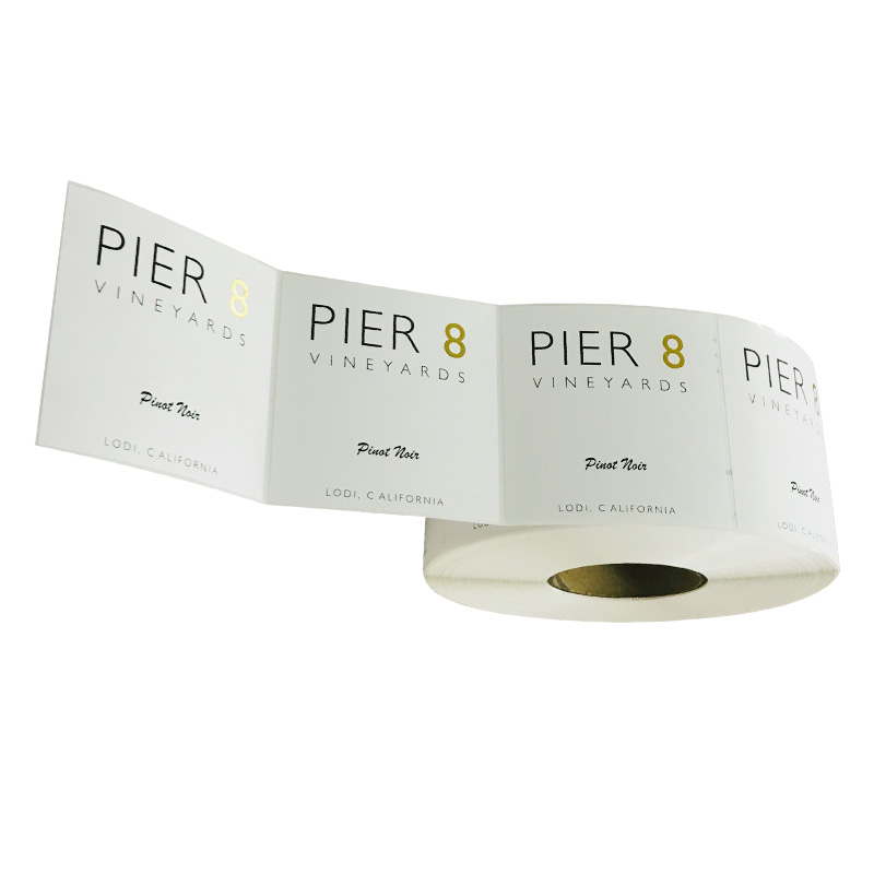 तुमच्या वाईनला प्लॉट ट्विस्टची गरज का आहे: कथा लेबलांचा उदय